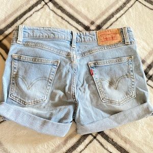 LEVI shorts !!